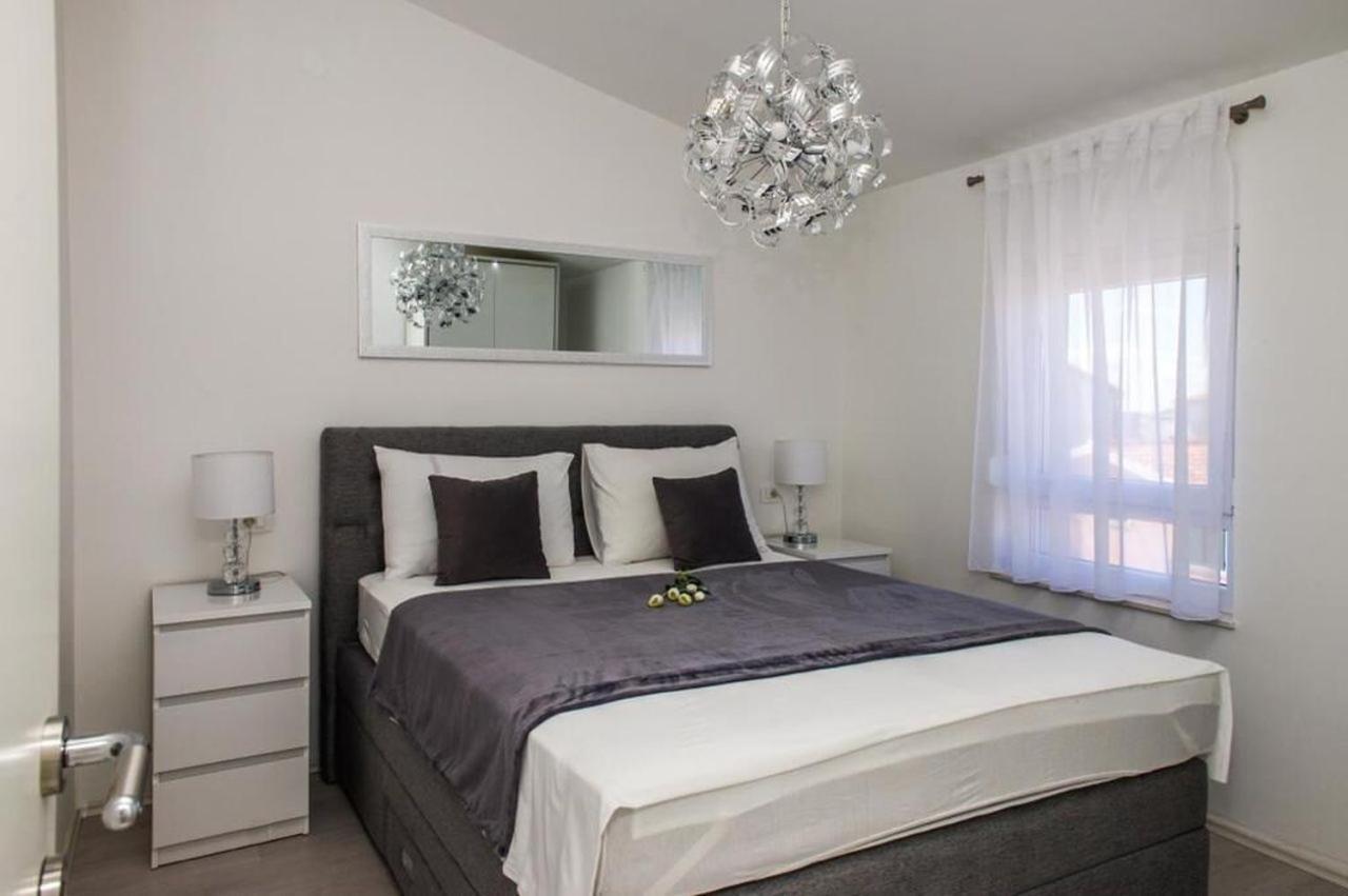 Apartments Zdeslav Рогозница Екстериор снимка