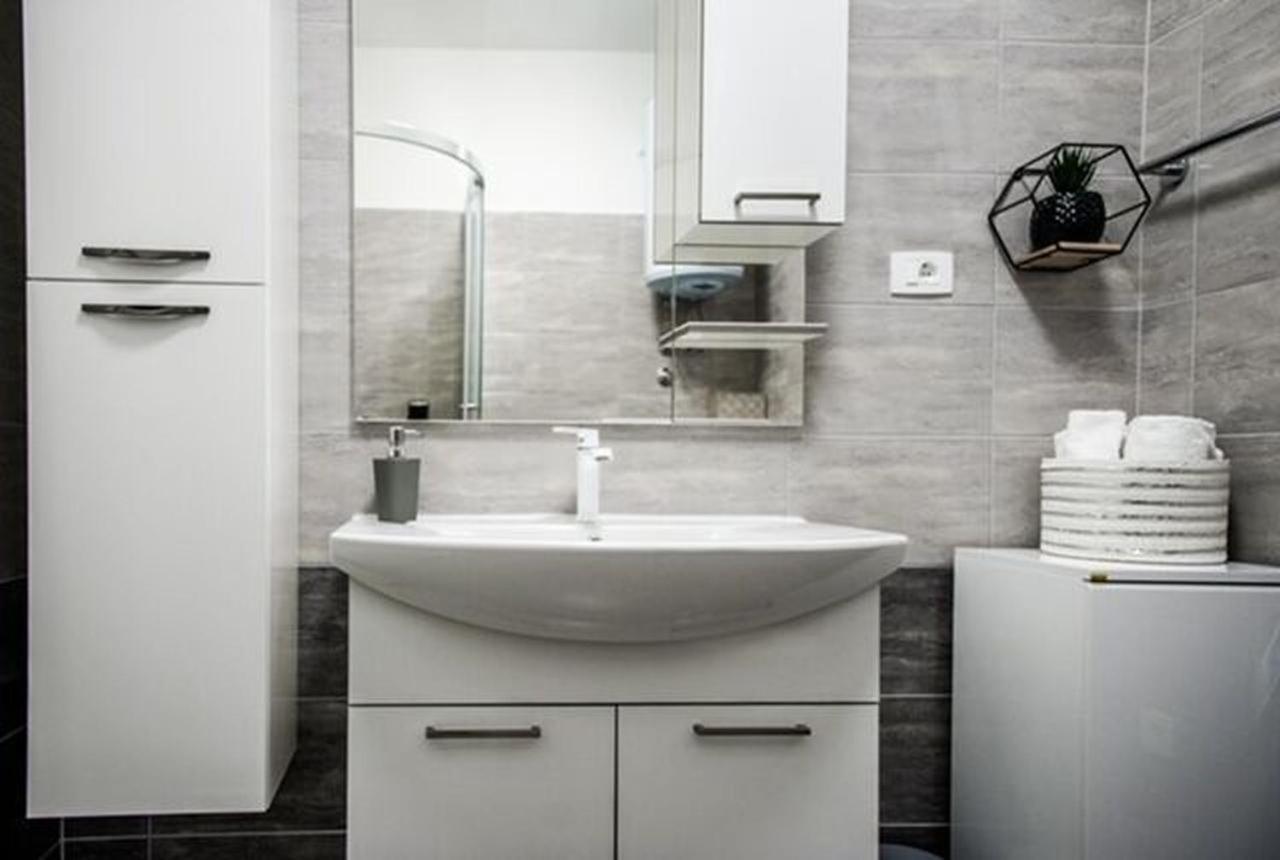 Apartments Zdeslav Рогозница Екстериор снимка