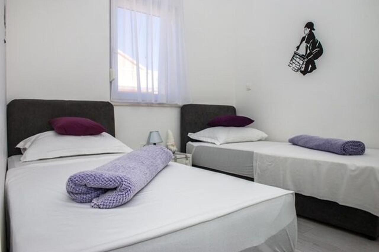Apartments Zdeslav Рогозница Екстериор снимка