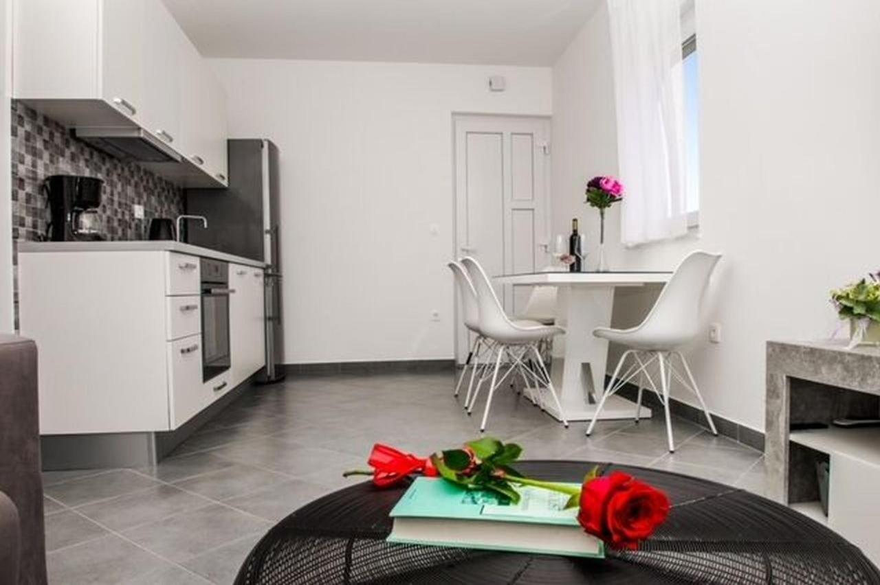 Apartments Zdeslav Рогозница Екстериор снимка